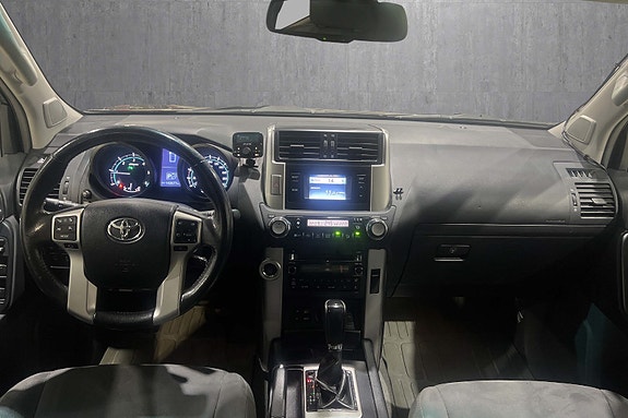 Toyota Land Cruiser 9 of 18