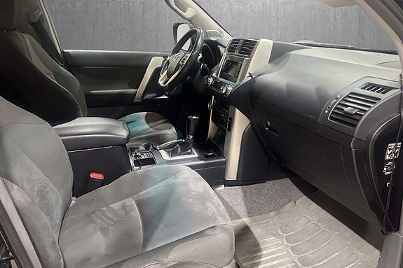 Toyota Land Cruiser 14 of 18