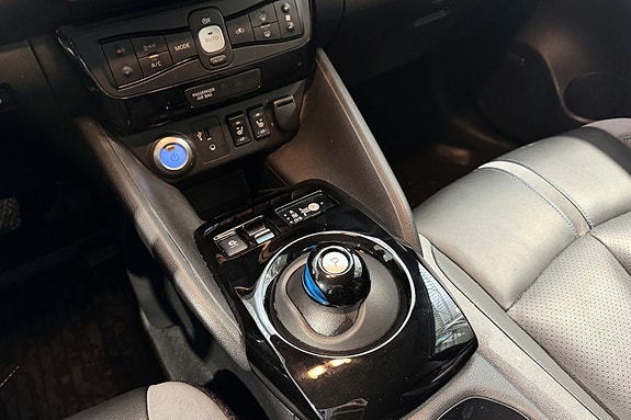 Nissan Leaf 15 of 25