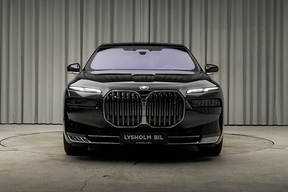 BMW i7 5 of 30