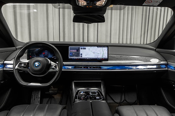 BMW i7 27 of 30