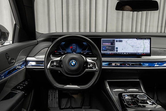 BMW i7 26 of 30