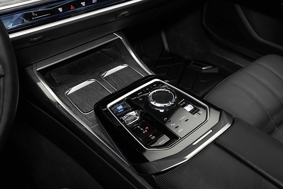 BMW i7 28 of 30