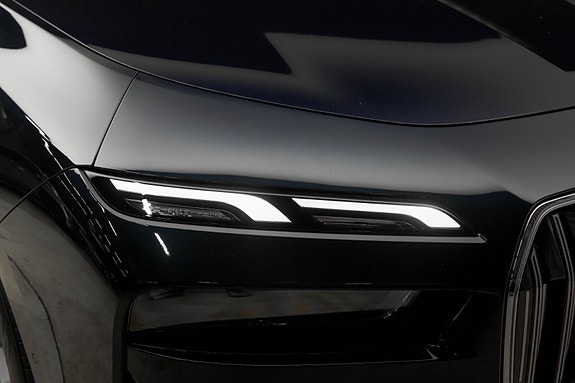 BMW i7 16 of 30