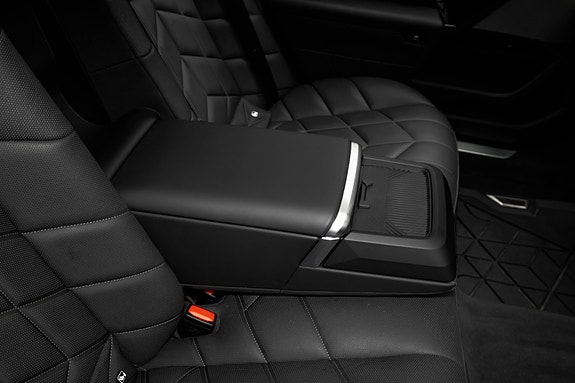 BMW i7 23 of 30