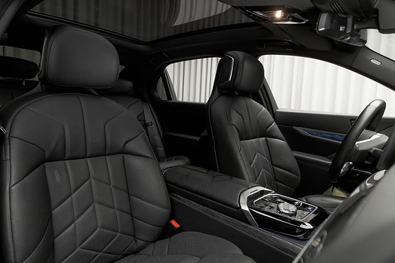 BMW i7 19 of 30