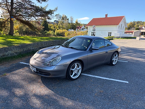 Porsche 911 Carrera 4 5 of 13