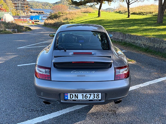 Porsche 911 Carrera 4 8 of 13