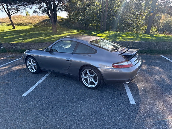 Porsche 911 Carrera 4 7 of 13