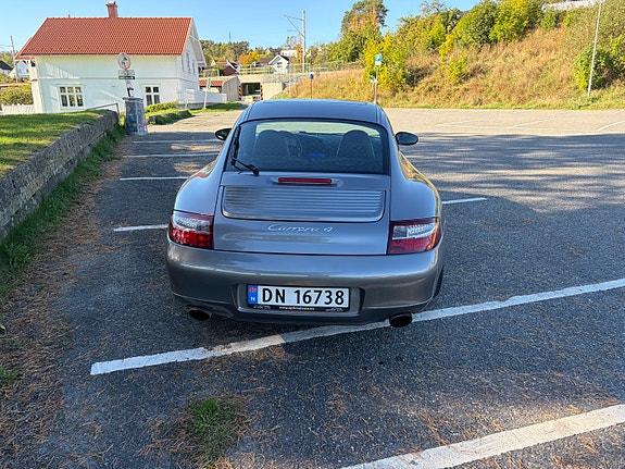 Porsche 911 Carrera 4 3 of 13