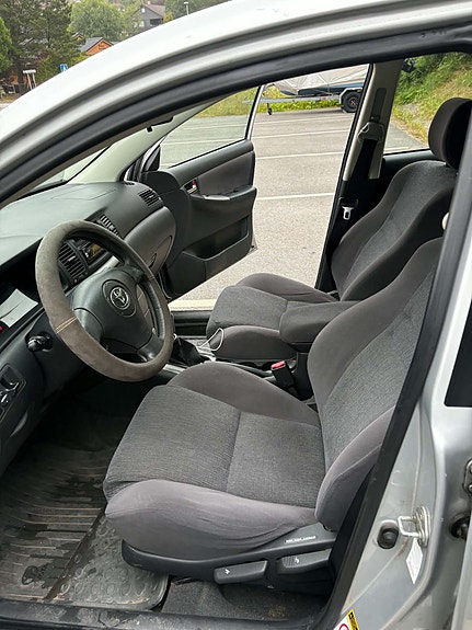 Toyota Corolla 7 of 24