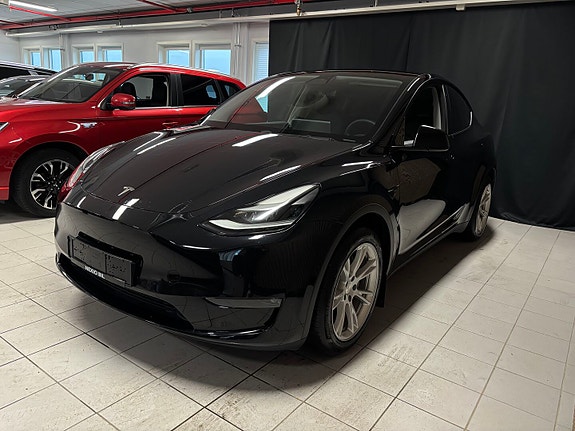 Tesla Model Y 5 of 30