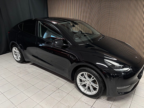 Tesla Model Y 3 of 30