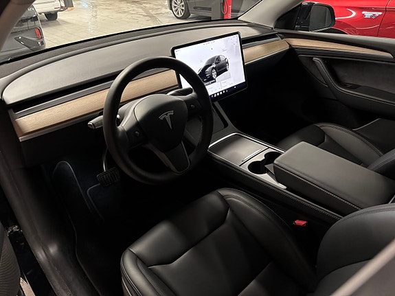 Tesla Model Y 11 of 30