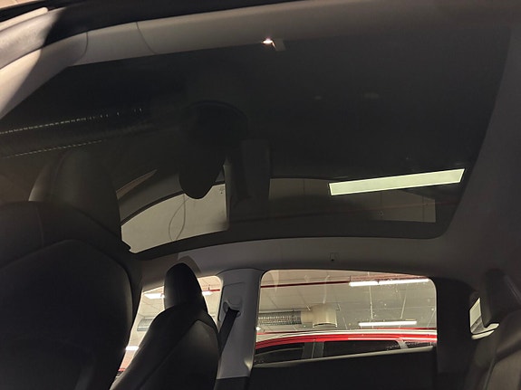 Tesla Model Y 18 of 30