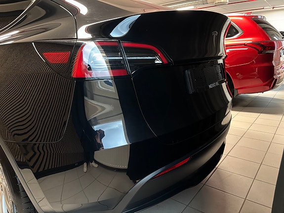 Tesla Model Y 8 of 30