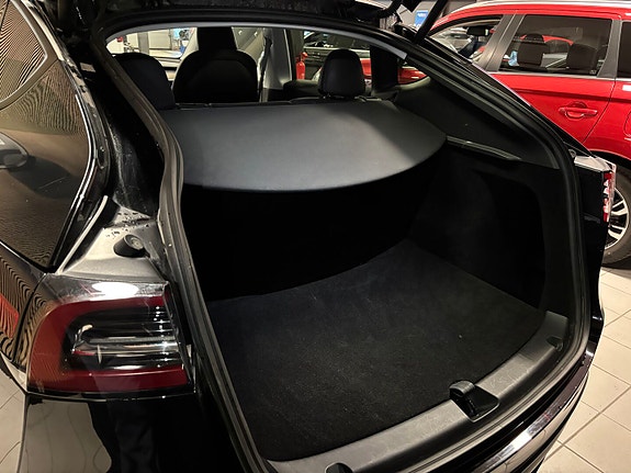 Tesla Model Y 19 of 30