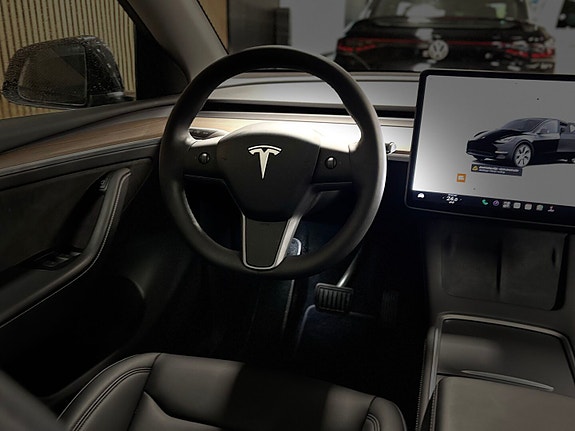 Tesla Model Y 13 of 30
