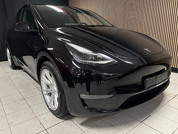 Tesla Model Y 2 of 30