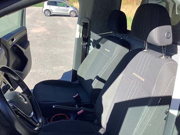 Volkswagen Caddy Alltrack 7 of 8