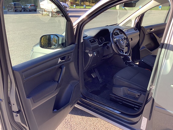 Volkswagen Caddy Alltrack 6 of 8