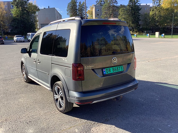 Volkswagen Caddy Alltrack 4 of 8