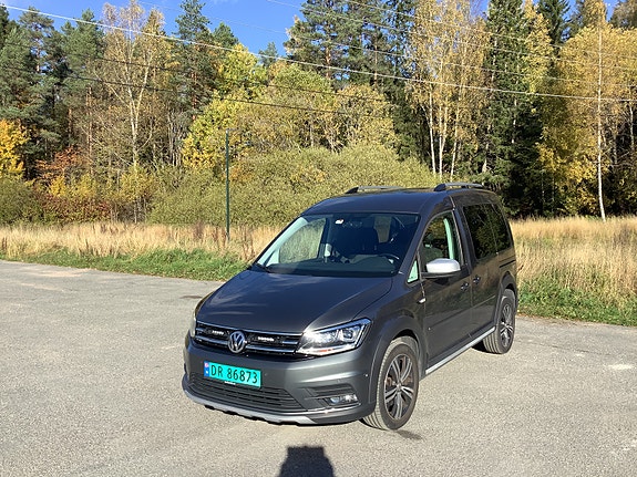 Volkswagen Caddy Alltrack 3 of 8