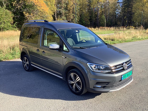 Volkswagen Caddy Alltrack 2 of 8