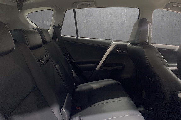 Toyota RAV4 16 of 18