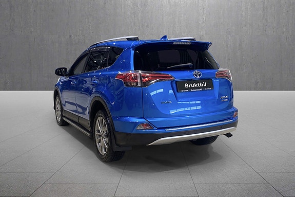 Toyota RAV4 3 of 18