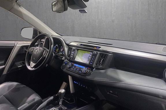 Toyota RAV4 14 of 18