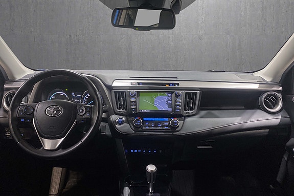 Toyota RAV4 9 of 18