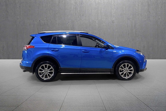 Toyota RAV4 6 of 18