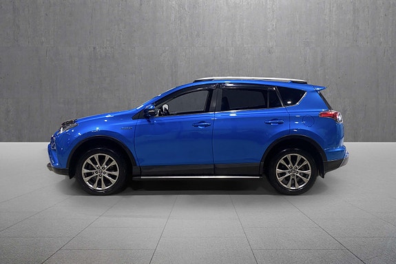 Toyota RAV4 2 of 18
