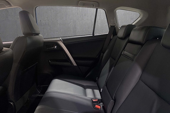 Toyota RAV4 15 of 18