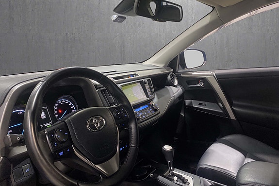 Toyota RAV4 10 of 18