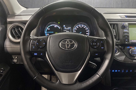 Toyota RAV4 11 of 18