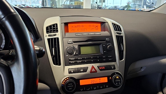 Kia Ceed 10 of 16