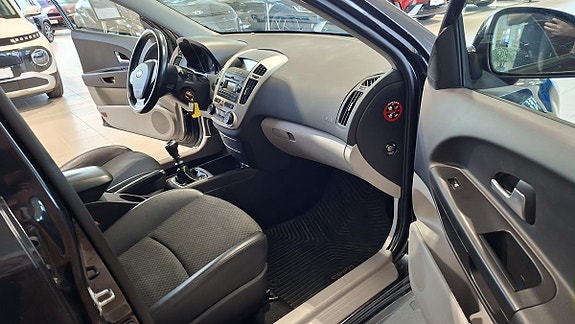 Kia Ceed 15 of 16