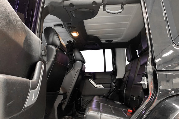 Jeep Wrangler 10 of 13