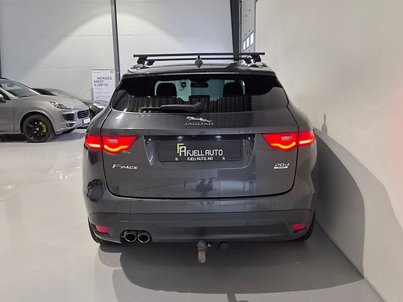 Jaguar F-PACE 10 of 30