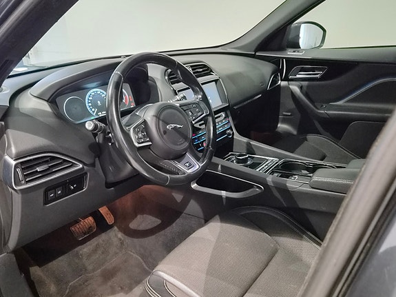 Jaguar F-PACE 16 of 30