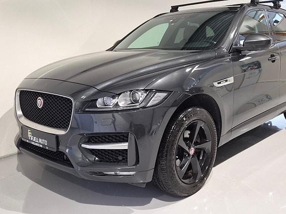Jaguar F-PACE 2 of 30
