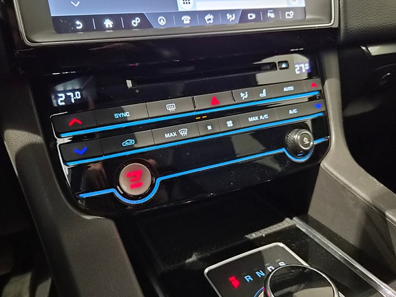 Jaguar F-PACE 23 of 30