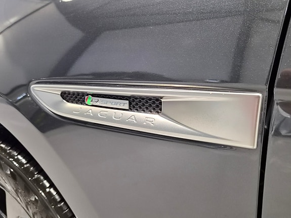 Jaguar F-PACE 8 of 30
