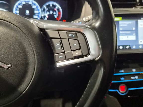Jaguar F-PACE 25 of 30