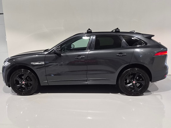 Jaguar F-PACE 6 of 30