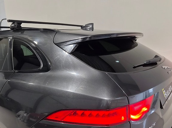 Jaguar F-PACE 11 of 30