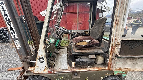 Mitsubishi FD-18 TAC gaffeltruck m/ lukket førerhytte 18 of 22