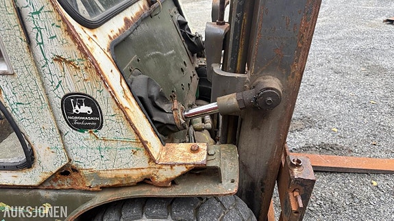Mitsubishi FD-18 TAC gaffeltruck m/ lukket førerhytte 11 of 22